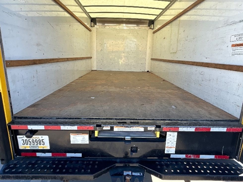 Light Duty Box Truck-Light and Medium Duty Trucks-GMC-2021-Savana G33903-Fort Worth-TX-88,727\n\t\tmiles-$ 27,750 - Image 10