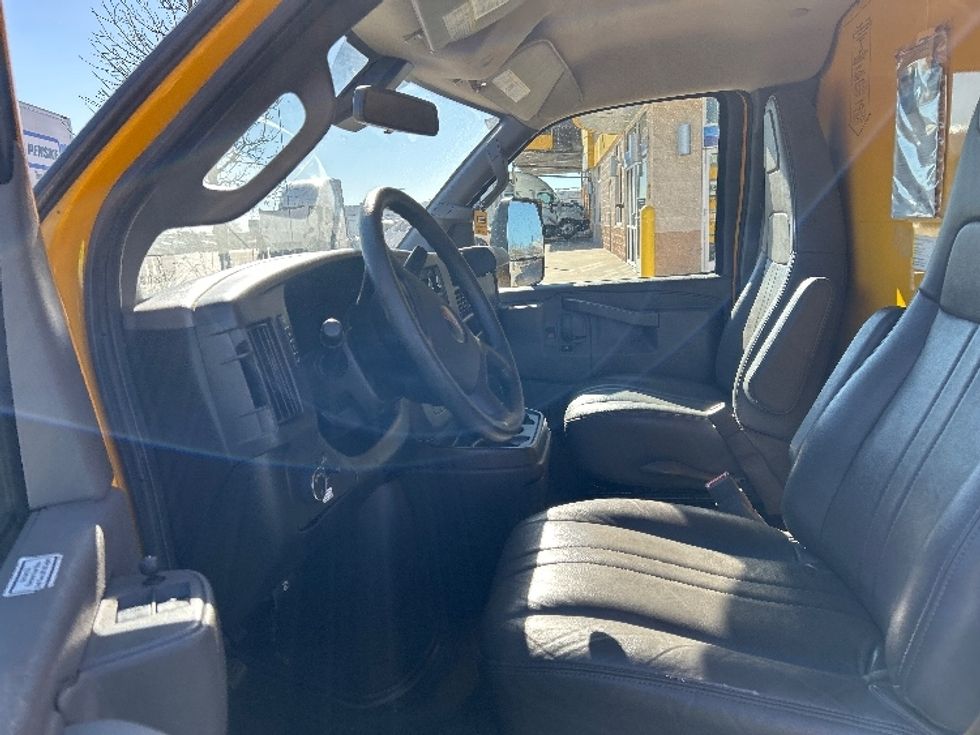 Light Duty Box Truck-Light and Medium Duty Trucks-GMC-2021-Savana G33903-Fort Worth-TX-88,727\n\t\tmiles-$ 27,750 - Image 17