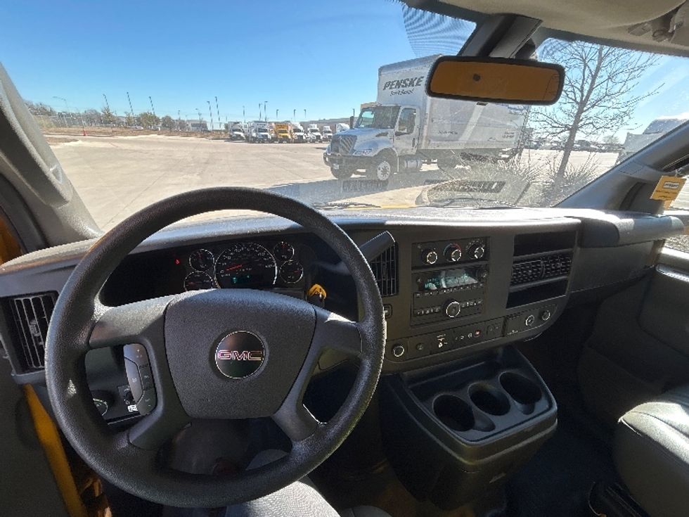 Light Duty Box Truck-Light and Medium Duty Trucks-GMC-2021-Savana G33903-Fort Worth-TX-88,727\n\t\tmiles-$ 27,750 - Image 18