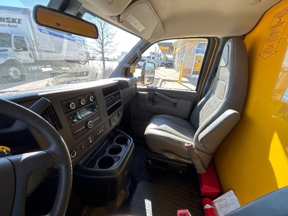 Light Duty Box Truck-Light and Medium Duty Trucks-GMC-2021-Savana G33903-Fort Worth-TX-88,727\n\t\tmiles-$ 27,750 - Image 19