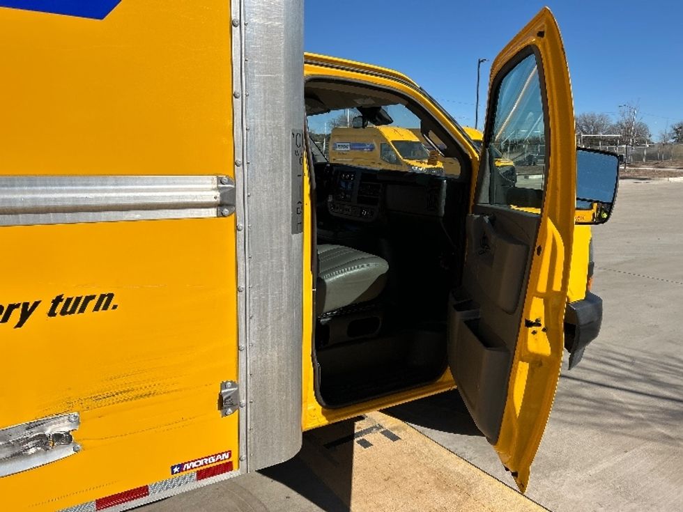 Light Duty Box Truck-Light and Medium Duty Trucks-GMC-2021-Savana G33903-Fort Worth-TX-88,727\n\t\tmiles-$ 27,750 - Image 20