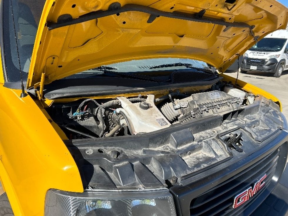 Light Duty Box Truck-Light and Medium Duty Trucks-GMC-2021-Savana G33903-Fort Worth-TX-88,727\n\t\tmiles-$ 27,750 - Image 23