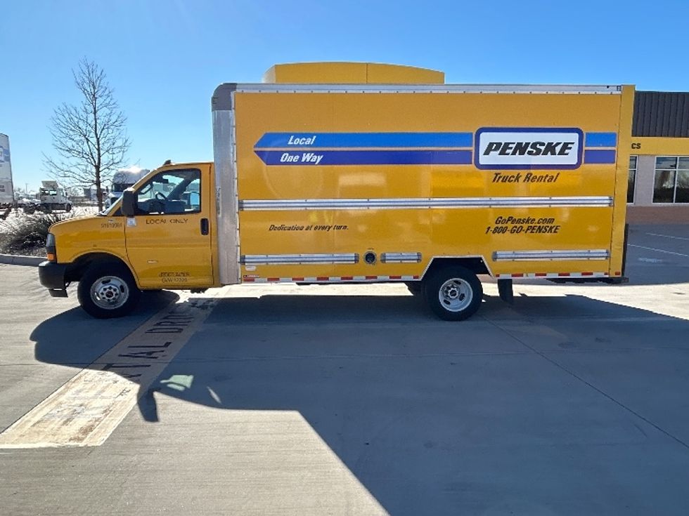 Light Duty Box Truck-Light and Medium Duty Trucks-GMC-2021-Savana G33903-Fort Worth-TX-88,727\n\t\tmiles-$ 27,750 - Image 4