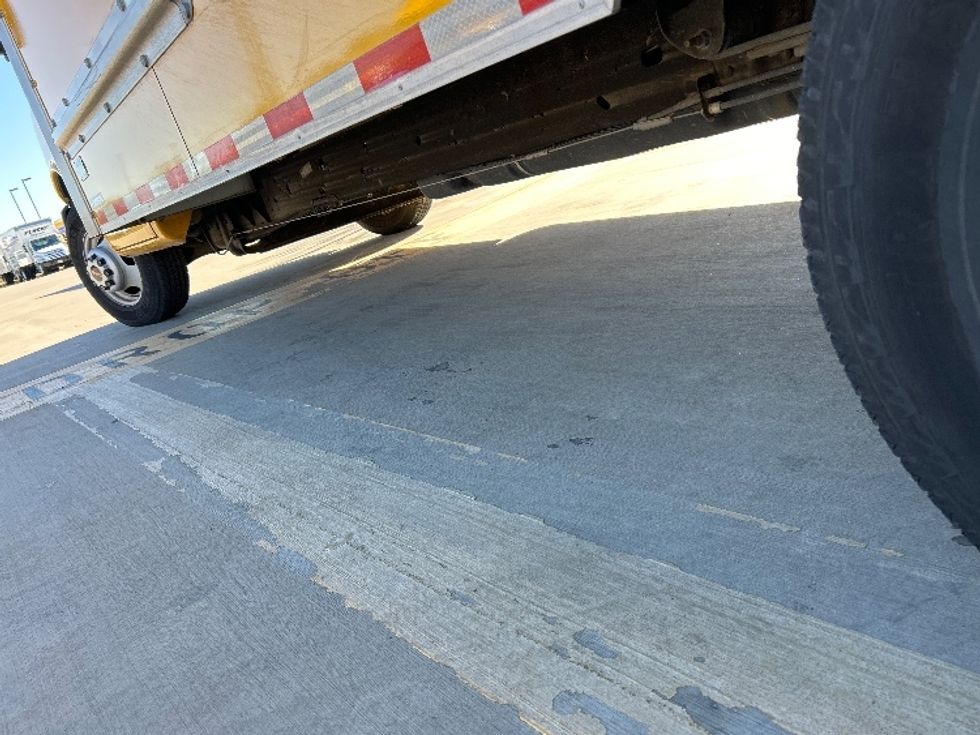 Light Duty Box Truck-Light and Medium Duty Trucks-GMC-2021-Savana G33903-Fort Worth-TX-88,727\n\t\tmiles-$ 27,750 - Image 5