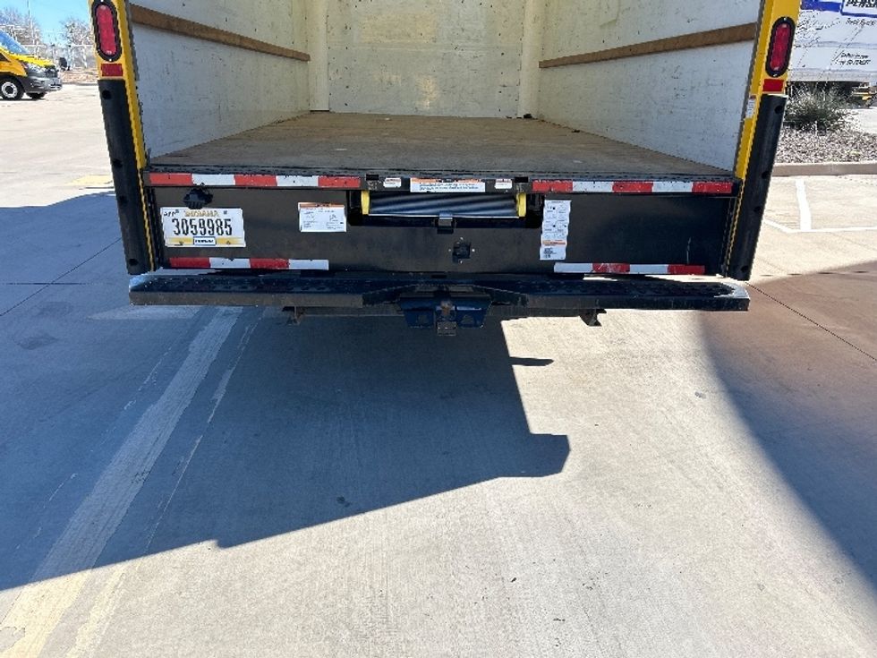 Light Duty Box Truck-Light and Medium Duty Trucks-GMC-2021-Savana G33903-Fort Worth-TX-88,727\n\t\tmiles-$ 27,750 - Image 9
