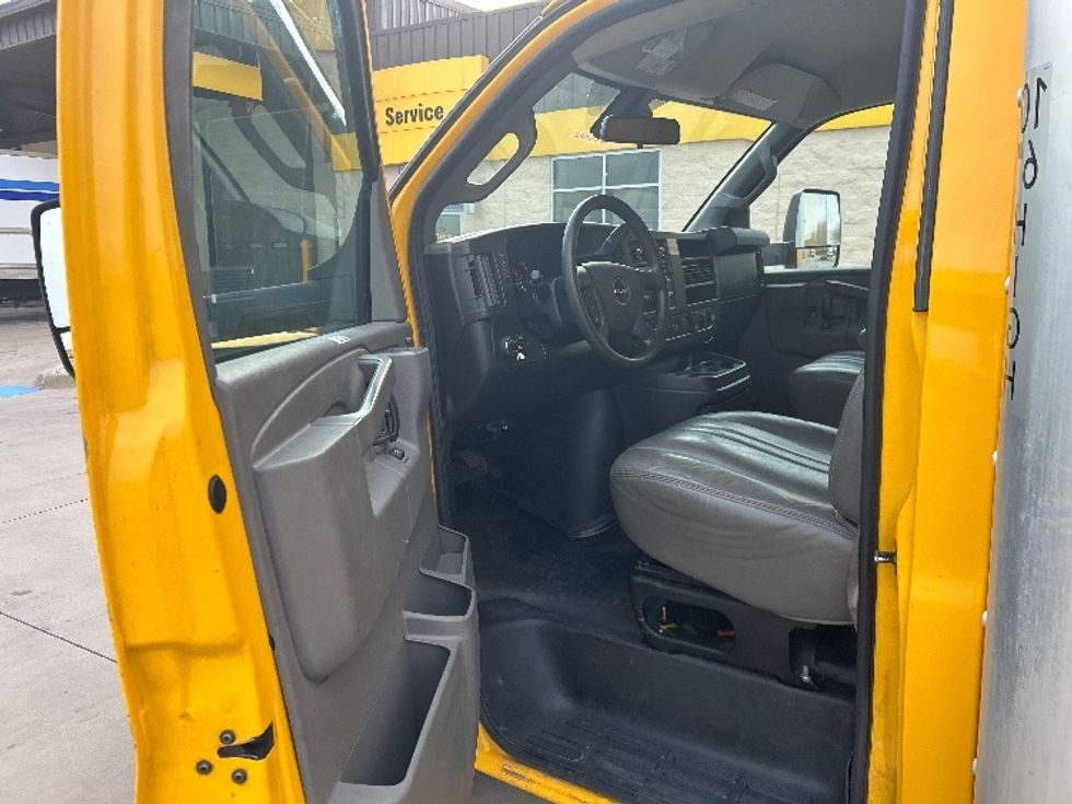 Light Duty Box Truck-Light and Medium Duty Trucks-GMC-2021-Savana G33903-Fort Worth-TX-90,464\n\t\tmiles-$ 27,500 - Image 16