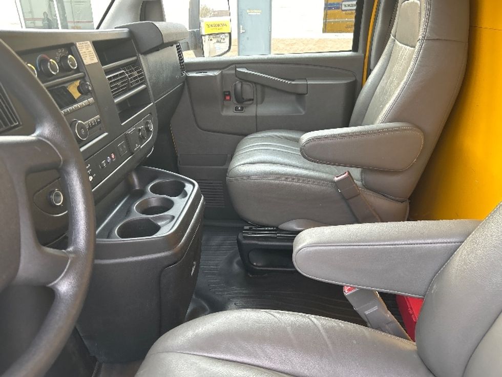 Light Duty Box Truck-Light and Medium Duty Trucks-GMC-2021-Savana G33903-Fort Worth-TX-90,464\n\t\tmiles-$ 27,500 - Image 19