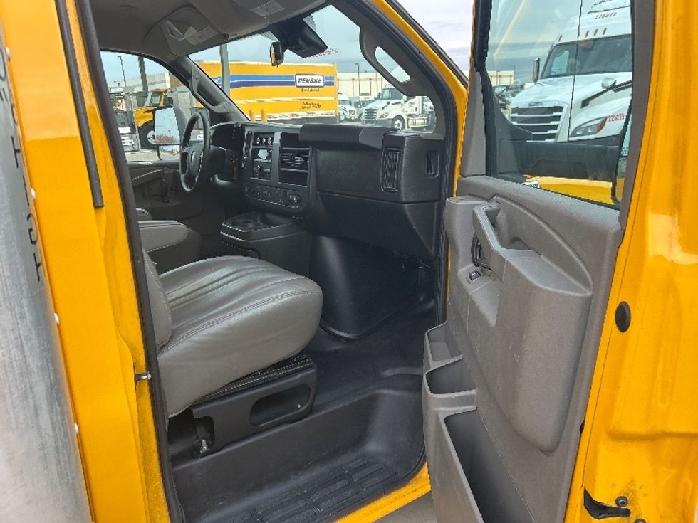 Light Duty Box Truck-Light and Medium Duty Trucks-GMC-2021-Savana G33903-Fort Worth-TX-90,464\n\t\tmiles-$ 27,500 - Image 20