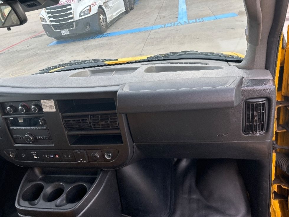 Light Duty Box Truck-Light and Medium Duty Trucks-GMC-2021-Savana G33903-Fort Worth-TX-90,464\n\t\tmiles-$ 27,500 - Image 21