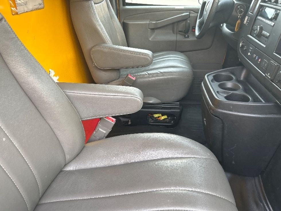 Light Duty Box Truck-Light and Medium Duty Trucks-GMC-2021-Savana G33903-Fort Worth-TX-90,464\n\t\tmiles-$ 27,500 - Image 22