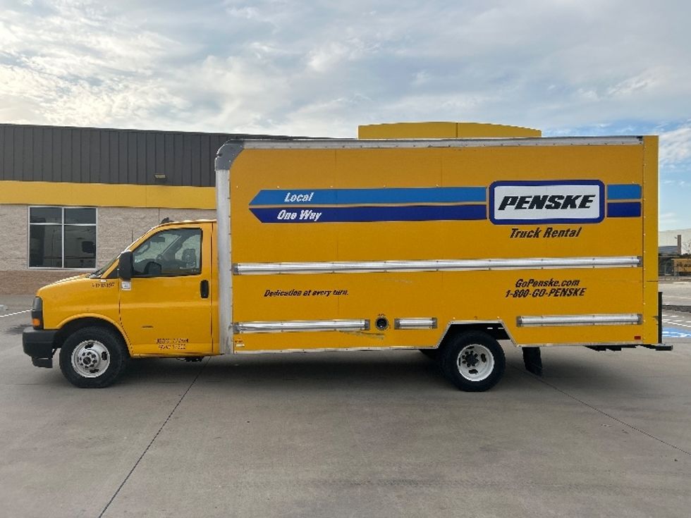 Light Duty Box Truck-Light and Medium Duty Trucks-GMC-2021-Savana G33903-Fort Worth-TX-90,464\n\t\tmiles-$ 27,500 - Image 4