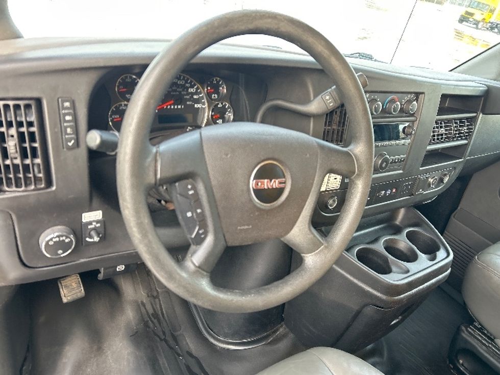 Light Duty Box Truck-Light and Medium Duty Trucks-GMC-2021-Savana G33903-Fort Worth-TX-92,908\n\t\tmiles-$ 27,250 - Image 17