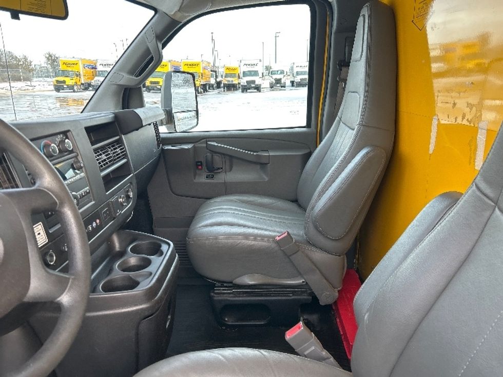 Light Duty Box Truck-Light and Medium Duty Trucks-GMC-2021-Savana G33903-Fort Worth-TX-92,908\n\t\tmiles-$ 27,250 - Image 19