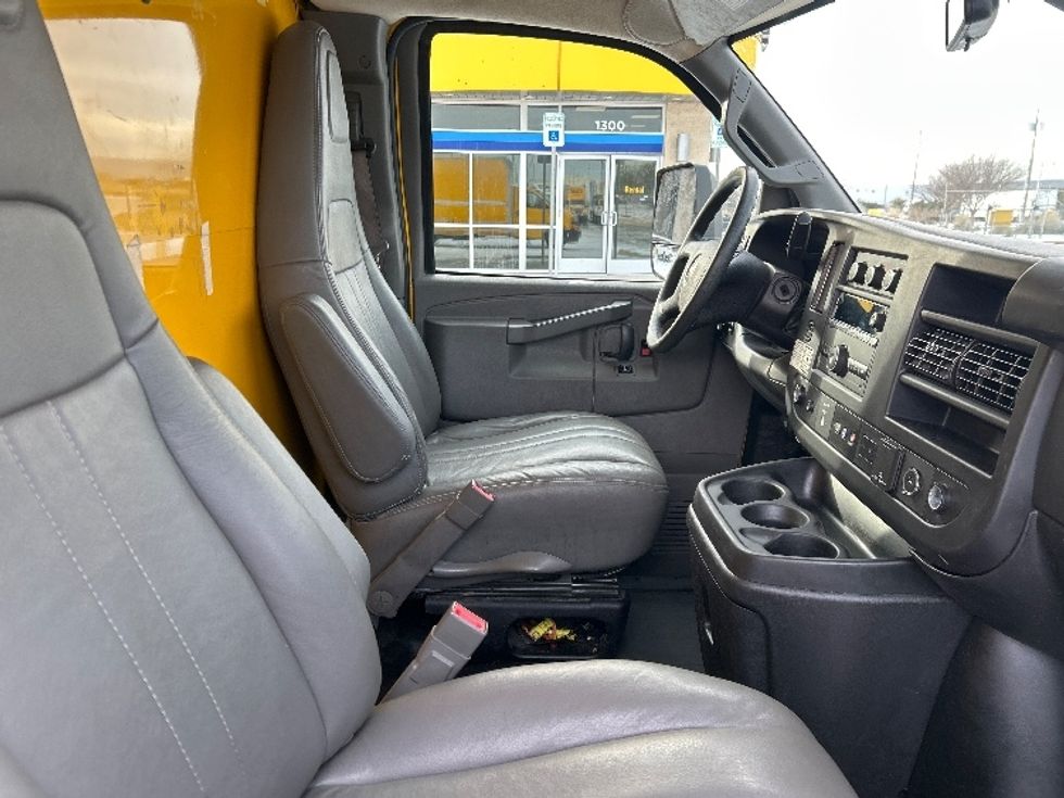 Light Duty Box Truck-Light and Medium Duty Trucks-GMC-2021-Savana G33903-Fort Worth-TX-92,908\n\t\tmiles-$ 27,250 - Image 22