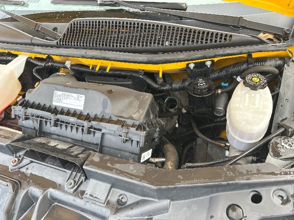 Light Duty Box Truck-Light and Medium Duty Trucks-GMC-2021-Savana G33903-Fort Worth-TX-92,908\n\t\tmiles-$ 27,250 - Image 24