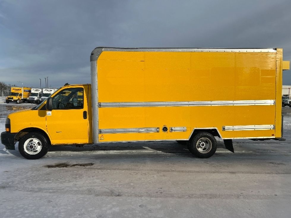 Light Duty Box Truck-Light and Medium Duty Trucks-GMC-2021-Savana G33903-Fort Worth-TX-92,908\n\t\tmiles-$ 27,250 - Image 4