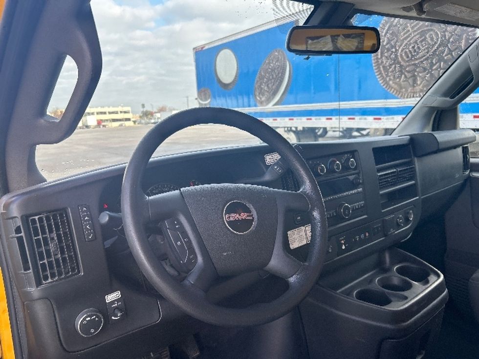Light Duty Box Truck-Light and Medium Duty Trucks-GMC-2021-Savana G33903-Fort Worth-TX-96,972\n\t\tmiles-$ 26,750 - Image 17