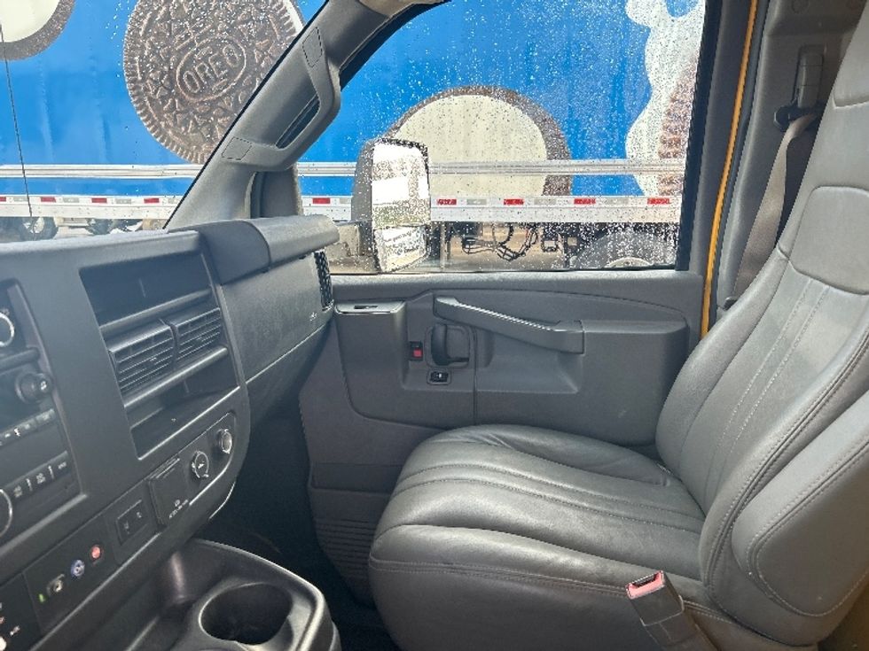 Light Duty Box Truck-Light and Medium Duty Trucks-GMC-2021-Savana G33903-Fort Worth-TX-96,972\n\t\tmiles-$ 26,750 - Image 19