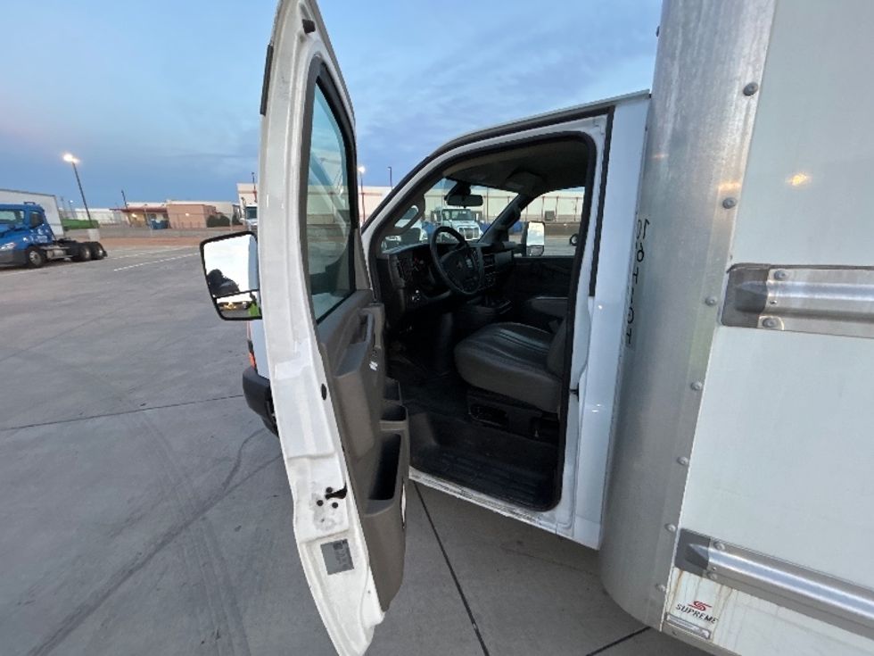 Light Duty Box Truck-Light and Medium Duty Trucks-GMC-2021-Savana G33903-Fort Worth-TX-99,401\n\t\tmiles-$ 29,500 - Image 16