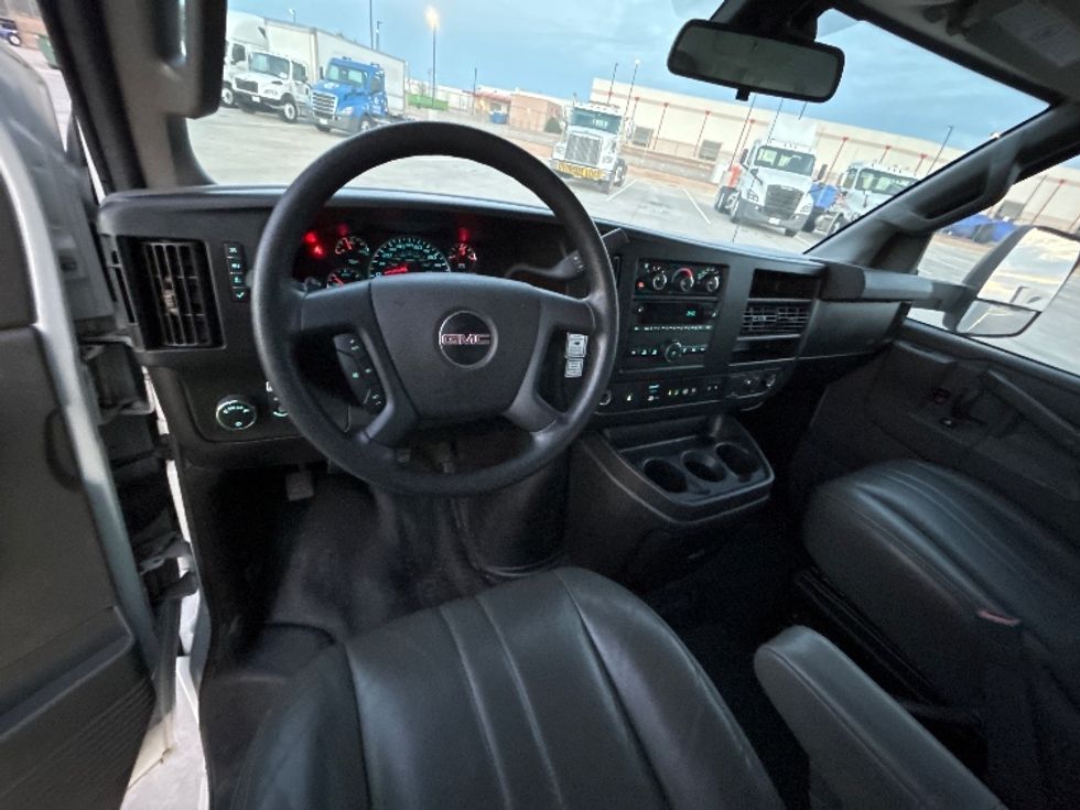 Light Duty Box Truck-Light and Medium Duty Trucks-GMC-2021-Savana G33903-Fort Worth-TX-99,401\n\t\tmiles-$ 29,500 - Image 17