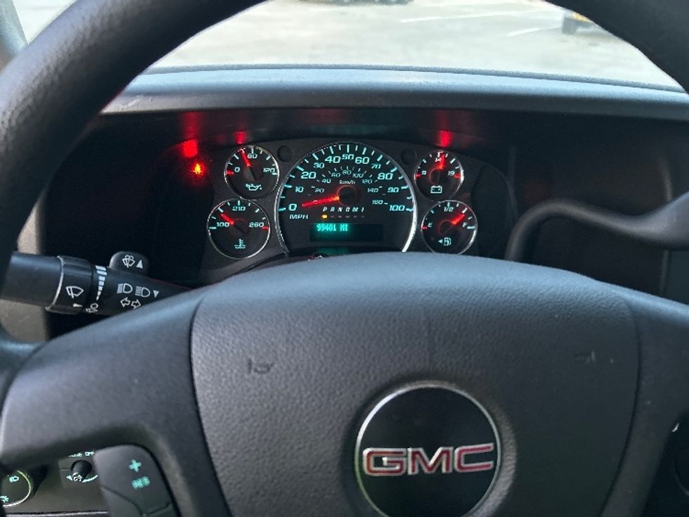 Light Duty Box Truck-Light and Medium Duty Trucks-GMC-2021-Savana G33903-Fort Worth-TX-99,401\n\t\tmiles-$ 29,500 - Image 18