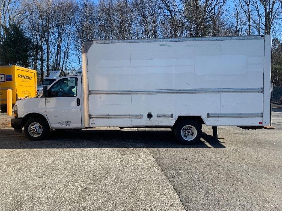 Light Duty Box Truck-Light and Medium Duty Trucks-GMC-2021-Savana G33903-Franklin-MA-92,243\n\t\tmiles-$ 28,500 - Image 4