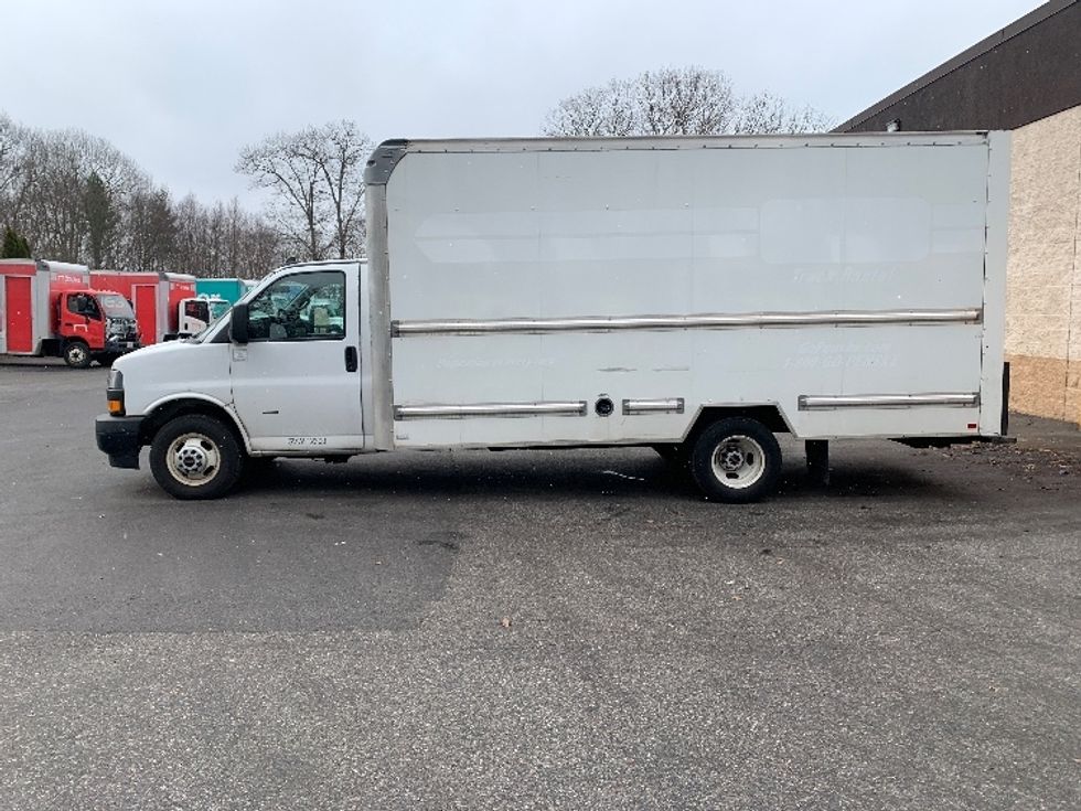 Light Duty Box Truck-Light and Medium Duty Trucks-GMC-2021-Savana G33903-Franklin-MA-96,427\n\t\tmiles-$ 28,500 - Image 4