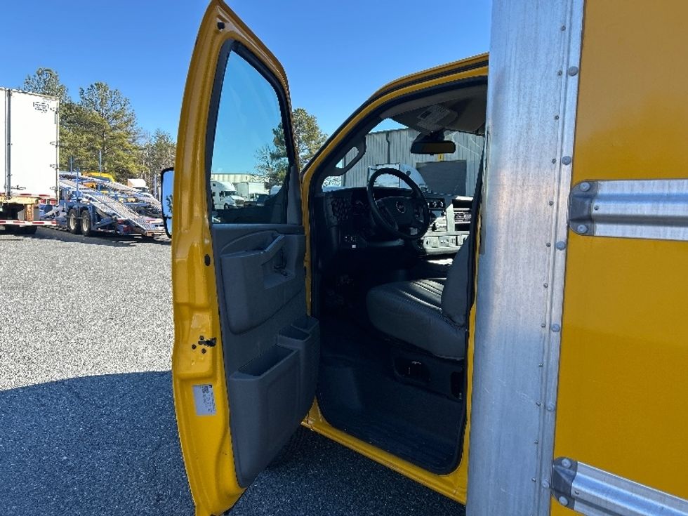 Light Duty Box Truck-Light and Medium Duty Trucks-GMC-2021-Savana G33903-Fredericksburg-VA-115,493\n\t\tmiles-$ 24,000 - Image 16