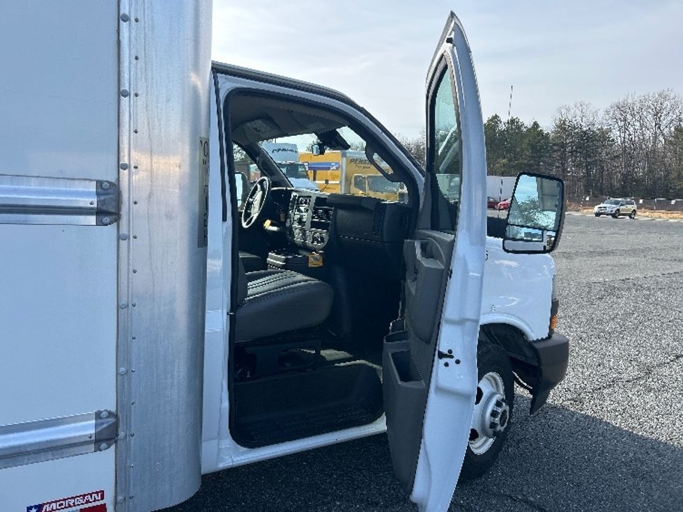 Light Duty Box Truck-Light and Medium Duty Trucks-GMC-2021-Savana G33903-Fredericksburg-VA-122,080\n\t\tmiles-$ 28,250 - Image 19