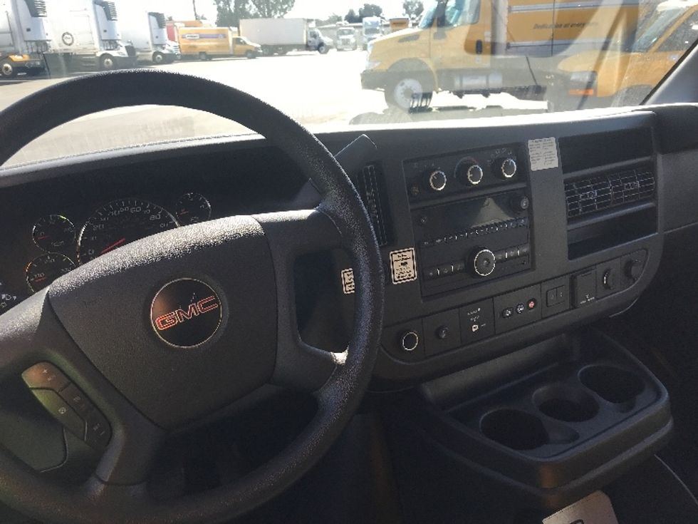 Light Duty Box Truck-Light and Medium Duty Trucks-GMC-2021-Savana G33903-Fresno-CA-103,062\n\t\tmiles-$ 26,500 - Image 17