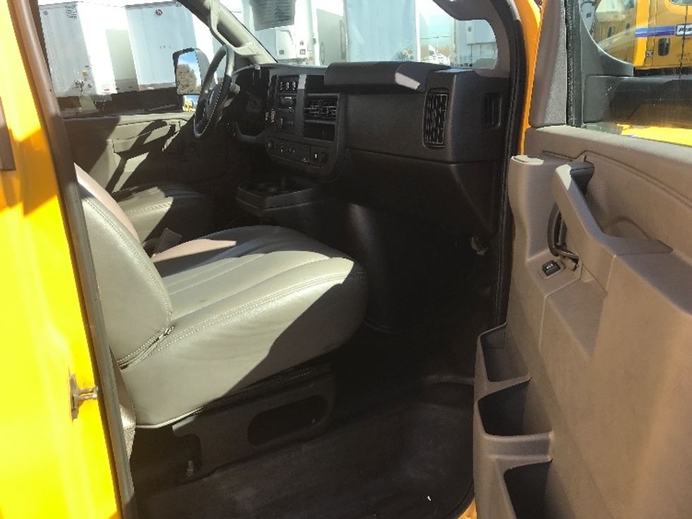 Light Duty Box Truck-Light and Medium Duty Trucks-GMC-2021-Savana G33903-Fresno-CA-103,062\n\t\tmiles-$ 26,500 - Image 19