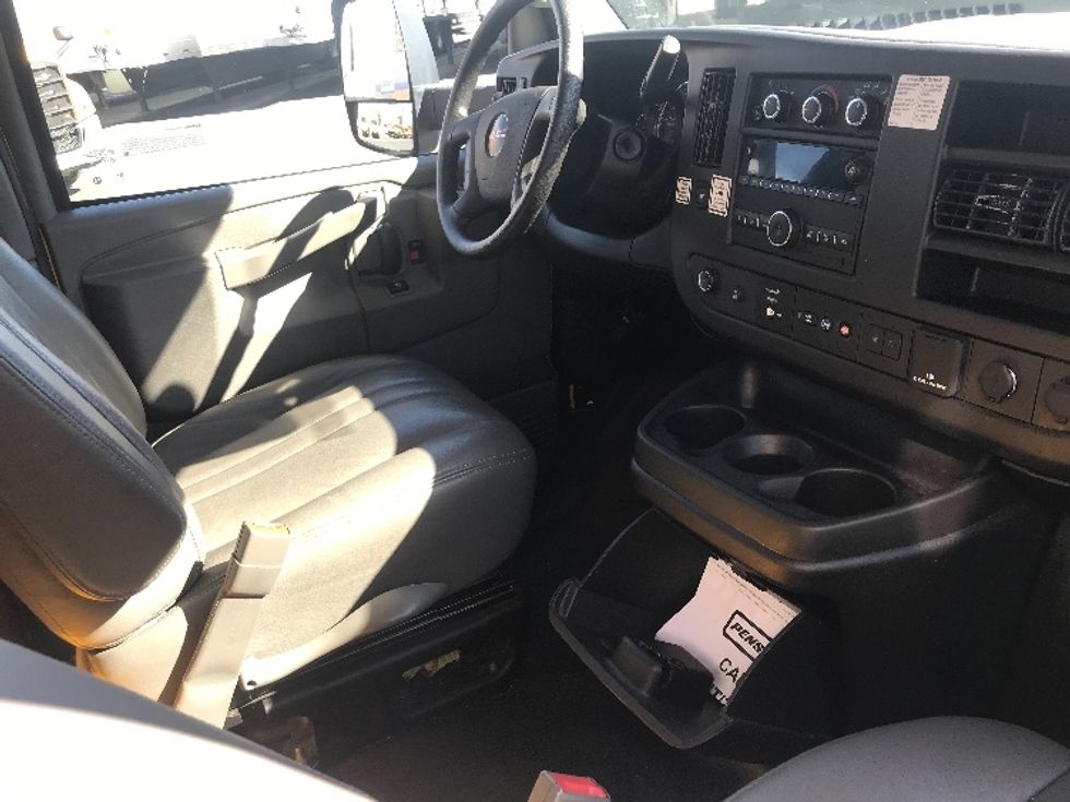 Light Duty Box Truck-Light and Medium Duty Trucks-GMC-2021-Savana G33903-Fresno-CA-103,062\n\t\tmiles-$ 26,500 - Image 21