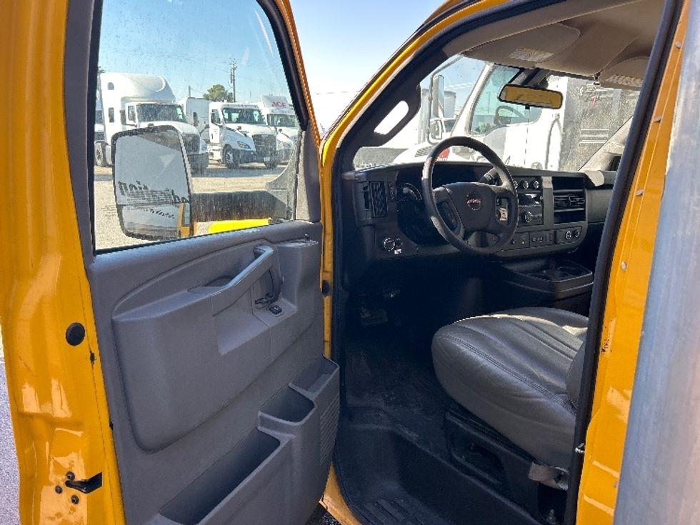 Light Duty Box Truck-Light and Medium Duty Trucks-GMC-2021-Savana G33903-Fresno-CA-103,478\n\t\tmiles-$ 26,500 - Image 16