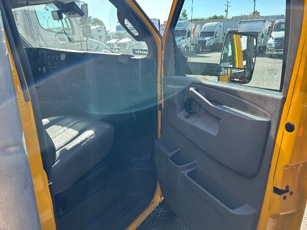 Light Duty Box Truck-Light and Medium Duty Trucks-GMC-2021-Savana G33903-Fresno-CA-103,478\n\t\tmiles-$ 26,500 - Image 19