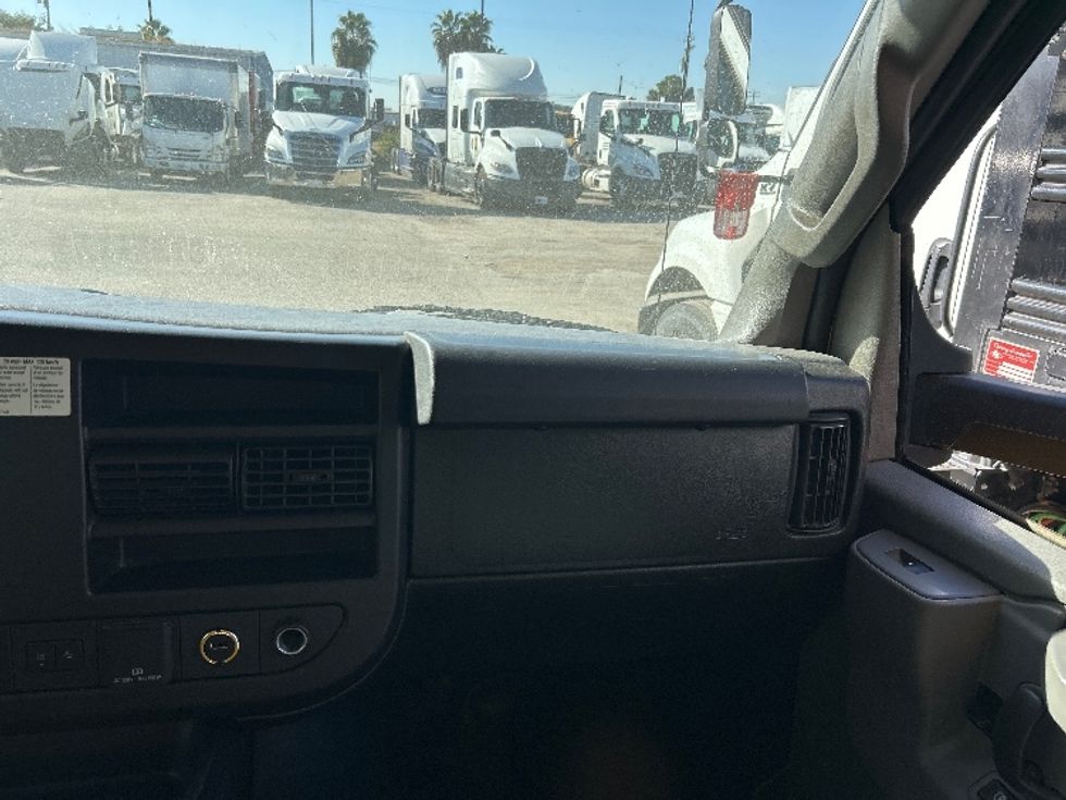 Light Duty Box Truck-Light and Medium Duty Trucks-GMC-2021-Savana G33903-Fresno-CA-103,478\n\t\tmiles-$ 26,500 - Image 20