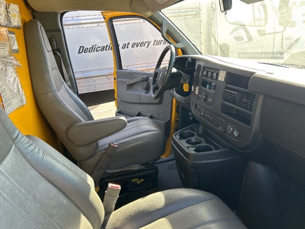 Light Duty Box Truck-Light and Medium Duty Trucks-GMC-2021-Savana G33903-Fresno-CA-103,478\n\t\tmiles-$ 26,500 - Image 21