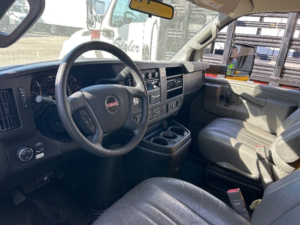 Light Duty Box Truck-Light and Medium Duty Trucks-GMC-2021-Savana G33903-Fresno-CA-103,478\n\t\tmiles-$ 26,500 - Image 24