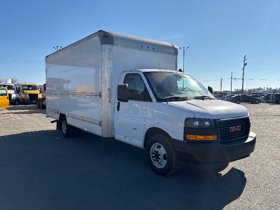 Light Duty Box Truck-Light and Medium Duty Trucks-GMC-2021-Savana G33903-Fresno-CA-113,918\n\t\tmiles-$ 29,000 - Image 1