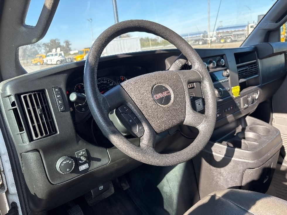 Light Duty Box Truck-Light and Medium Duty Trucks-GMC-2021-Savana G33903-Fresno-CA-113,918\n\t\tmiles-$ 29,000 - Image 15