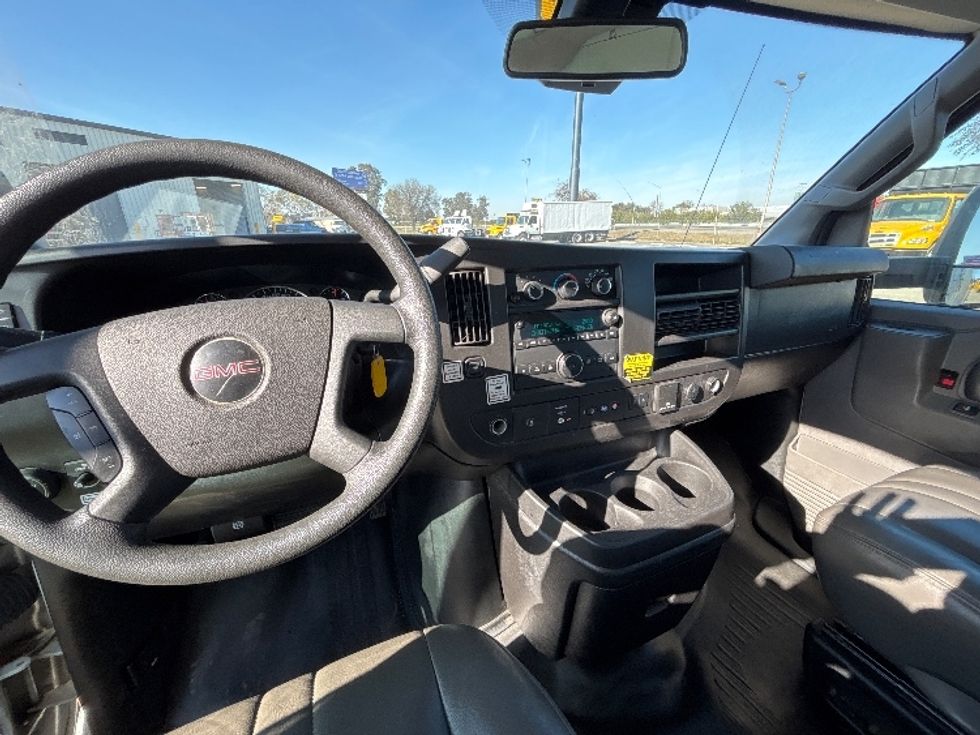 Light Duty Box Truck-Light and Medium Duty Trucks-GMC-2021-Savana G33903-Fresno-CA-113,918\n\t\tmiles-$ 29,000 - Image 16