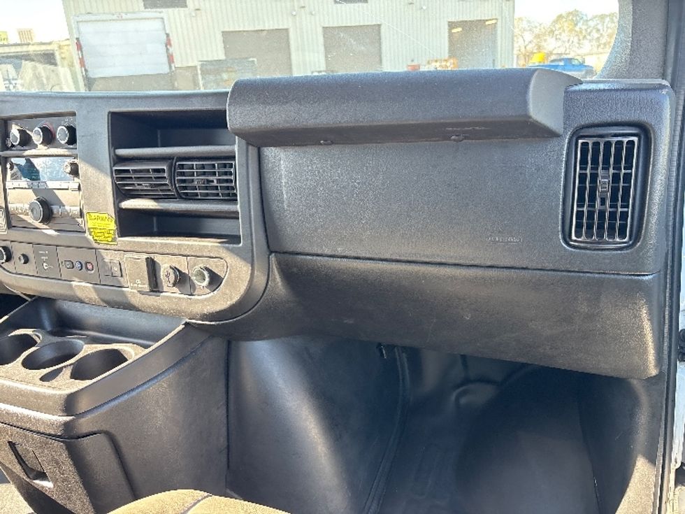 Light Duty Box Truck-Light and Medium Duty Trucks-GMC-2021-Savana G33903-Fresno-CA-113,918\n\t\tmiles-$ 29,000 - Image 19