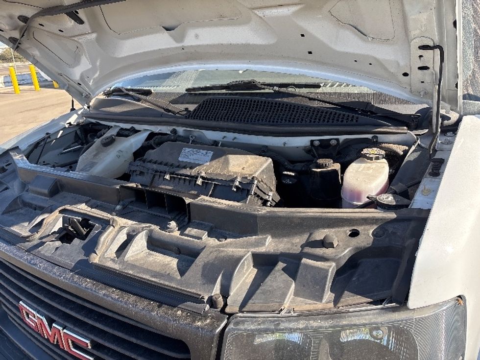 Light Duty Box Truck-Light and Medium Duty Trucks-GMC-2021-Savana G33903-Fresno-CA-113,918\n\t\tmiles-$ 29,000 - Image 22