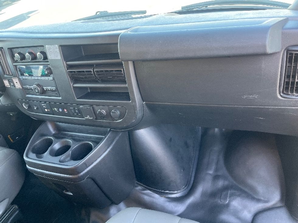 Light Duty Box Truck-Light and Medium Duty Trucks-GMC-2021-Savana G33903-Fresno-CA-62,599\n\t\tmiles-$ 30,500 - Image 18