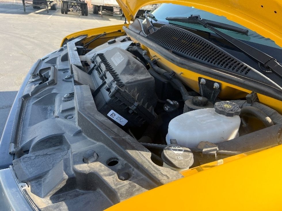 Light Duty Box Truck-Light and Medium Duty Trucks-GMC-2021-Savana G33903-Fresno-CA-62,599\n\t\tmiles-$ 30,500 - Image 21