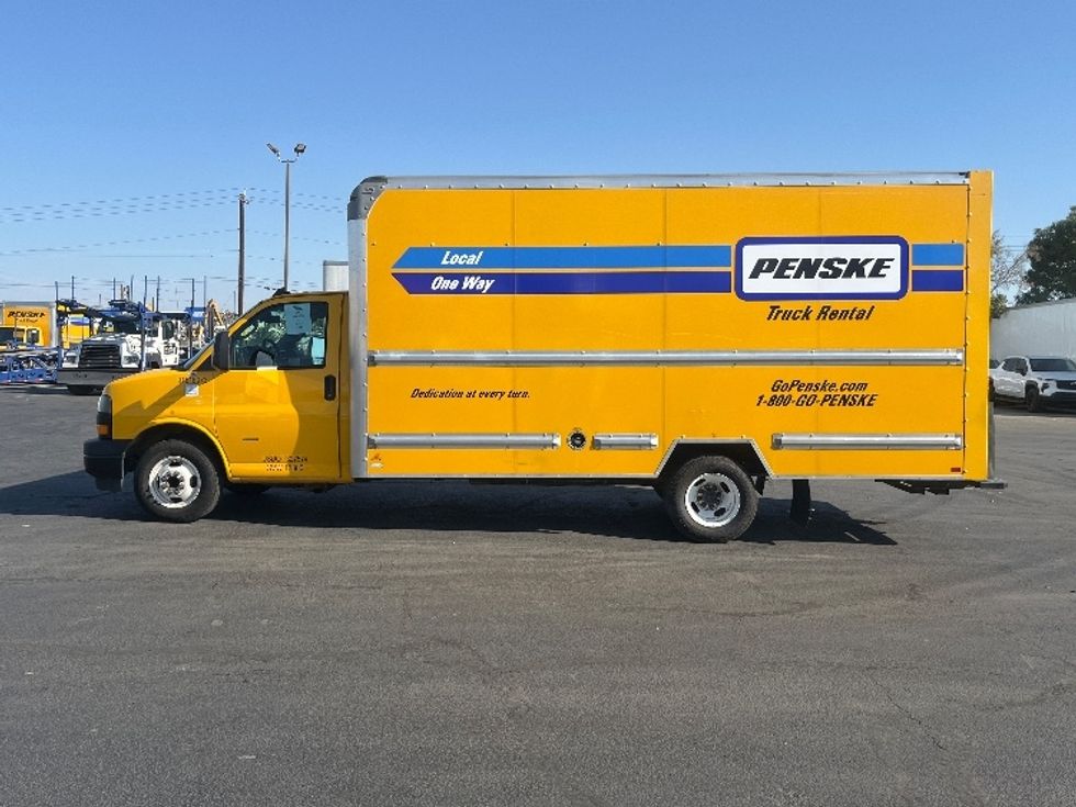 Light Duty Box Truck-Light and Medium Duty Trucks-GMC-2021-Savana G33903-Fresno-CA-62,599\n\t\tmiles-$ 30,500 - Image 4