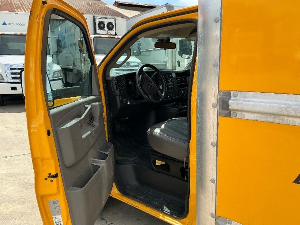 Light Duty Box Truck-Light and Medium Duty Trucks-GMC-2021-Savana G33903-Fresno-CA-62,910\n\t\tmiles-$ 30,500 - Image 17