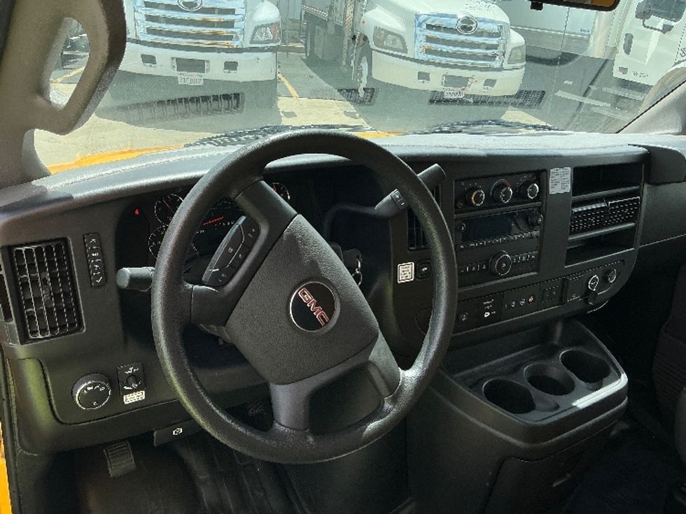 Light Duty Box Truck-Light and Medium Duty Trucks-GMC-2021-Savana G33903-Fresno-CA-62,910\n\t\tmiles-$ 30,500 - Image 18