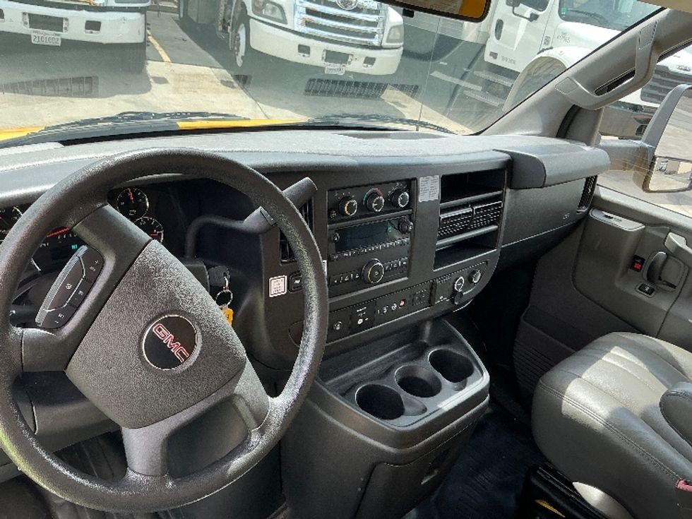 Light Duty Box Truck-Light and Medium Duty Trucks-GMC-2021-Savana G33903-Fresno-CA-62,910\n\t\tmiles-$ 30,500 - Image 19