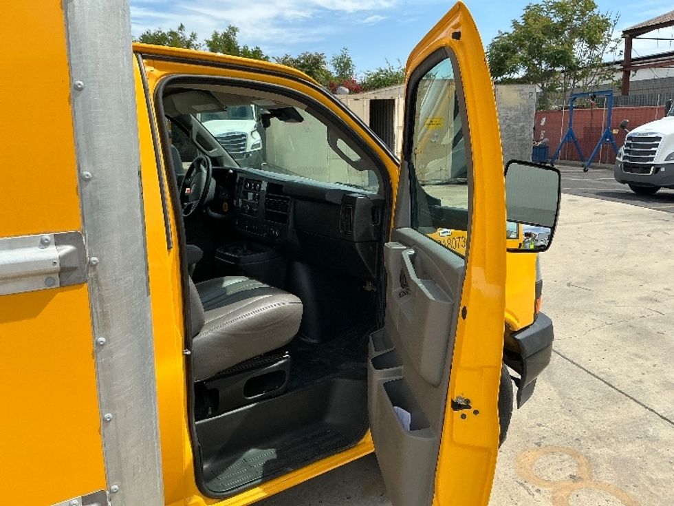Light Duty Box Truck-Light and Medium Duty Trucks-GMC-2021-Savana G33903-Fresno-CA-62,910\n\t\tmiles-$ 30,500 - Image 20