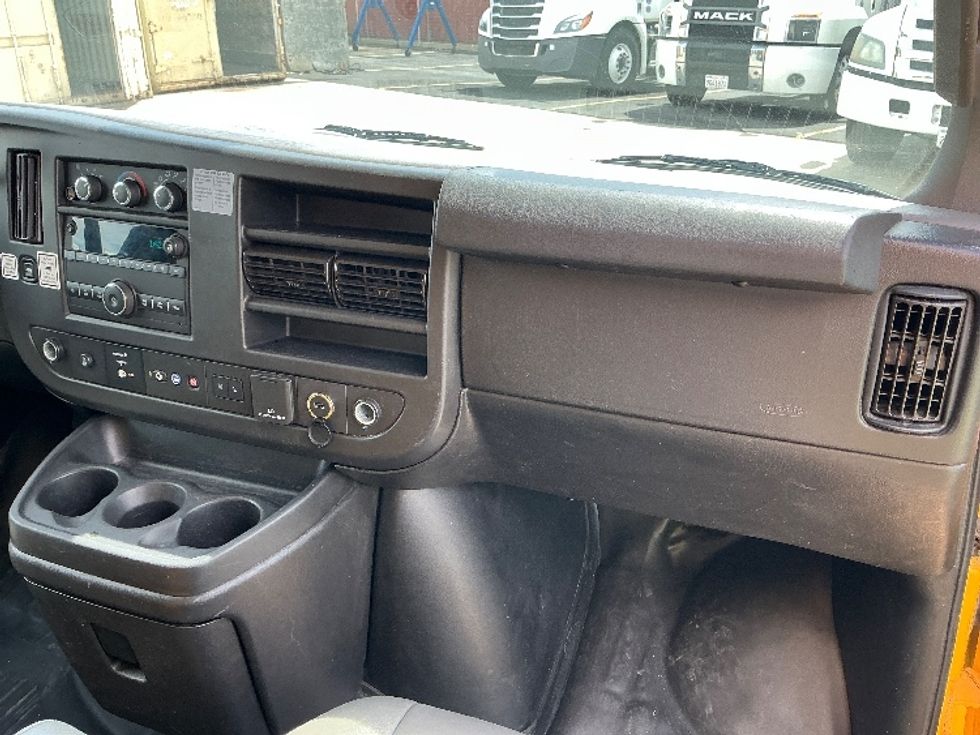 Light Duty Box Truck-Light and Medium Duty Trucks-GMC-2021-Savana G33903-Fresno-CA-62,910\n\t\tmiles-$ 30,500 - Image 21